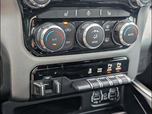 Used 2022 RAM 1500 Big Horn AWD/4WD image 15
