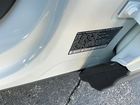 Certified 2025 Volkswagen Taos SEL w/ Black Wheel Plus Package image 39