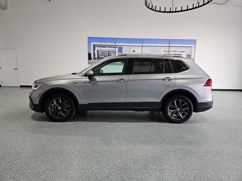 Certified 2023 Volkswagen Tiguan SE FWD image 5
