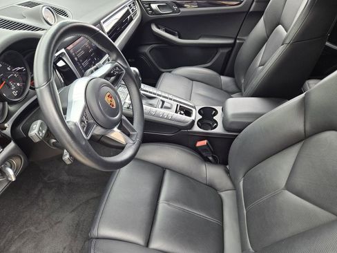 Used 2020 Porsche Macan Base image 16