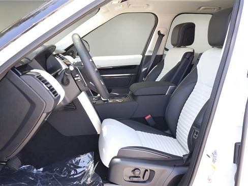 New 2025 Land Rover Discovery S image 12