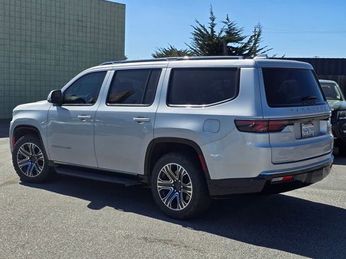 Used 2022 Jeep Wagoneer Series III image 2