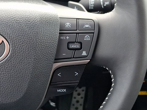 Used 2026 Toyota Camry Hybrid w/ Multimedia Upgrade Package image 22