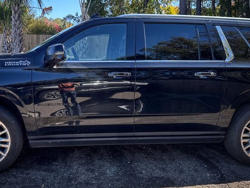 Used 2023 Chevrolet Suburban High Country image 6