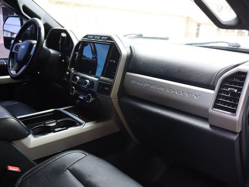 Used 2022 Ford F250 Lariat w/ Lariat Ultimate Package AWD/4WD image 17