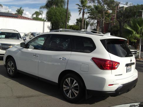 Used 2020 Nissan Pathfinder S image 11