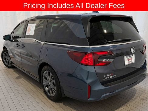 Used 2025 Honda Odyssey Touring image 3
