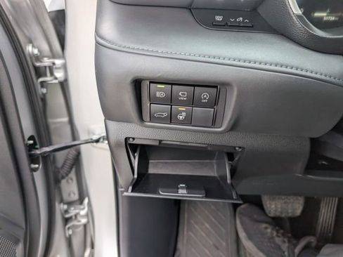 Used 2023 Toyota Highlander Limited image 10