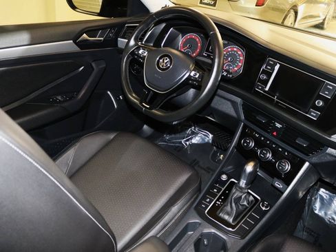 Used 2019 Volkswagen Jetta SE w/ Cold Weather Package FWD image 19