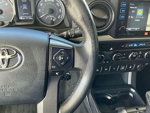 Used 2017 Toyota Tacoma TRD Off-Road image 21
