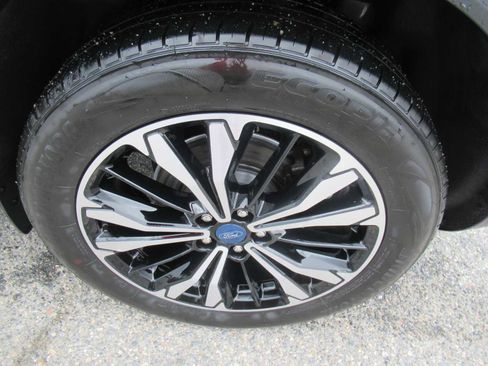 Used 2022 Ford Escape SE w/ SE Sport Appearance Package AWD/4WD image 9