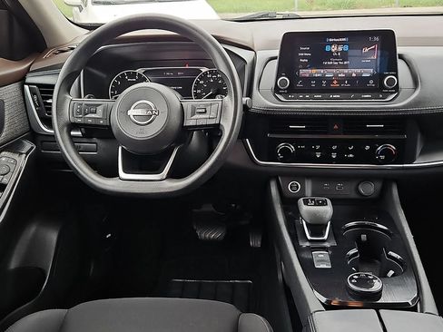Used 2023 Nissan Rogue S AWD/4WD image 18