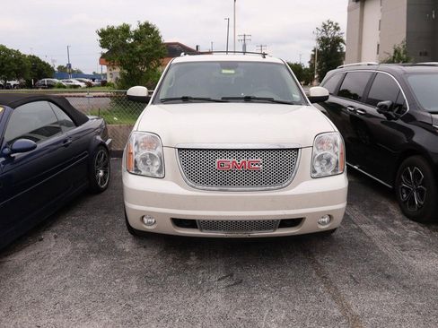 Used 2012 GMC Yukon XL Denali AWD/4WD image 3