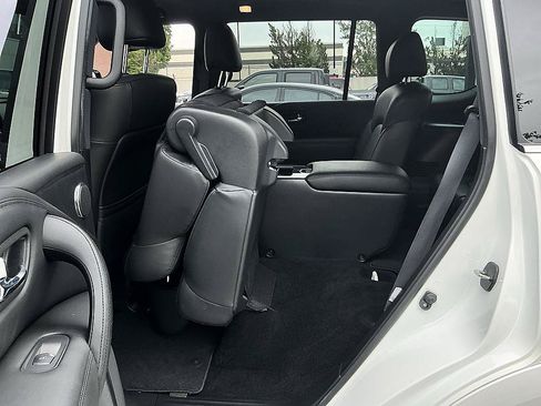 Used 2023 Nissan Armada SL w/ Midnight Edition Package AWD/4WD image 28