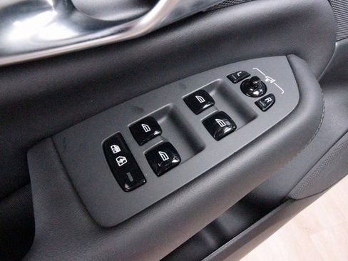 Certified 2025 Volvo XC90 B6 Plus w/ Protection Package Premier image 17