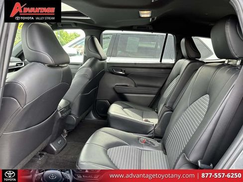 Used 2023 Toyota Highlander XSE AWD/4WD image 14