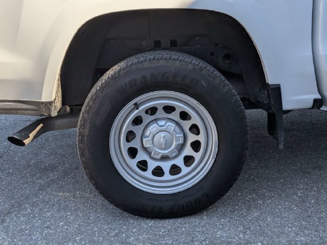 Used 2025 Chevrolet Colorado W/T RWD image 11