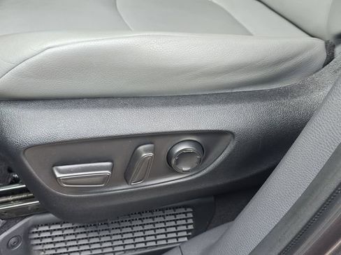 Used 2022 Toyota Sienna XLE FWD image 22