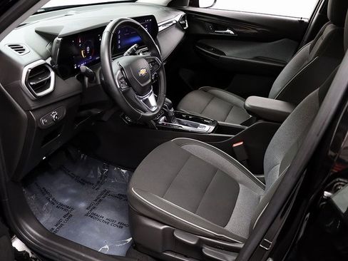 Used 2024 Chevrolet TrailBlazer LT w/ LT Cold Weather Package image 10