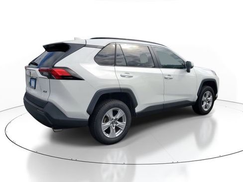 Used 2019 Toyota RAV4 XLE w/ Convenience Package FWD image 6
