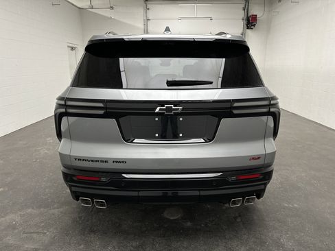 New 2026 Chevrolet Traverse RS image 9