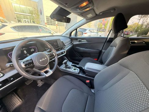 Used 2025 Kia Sportage LX image 13