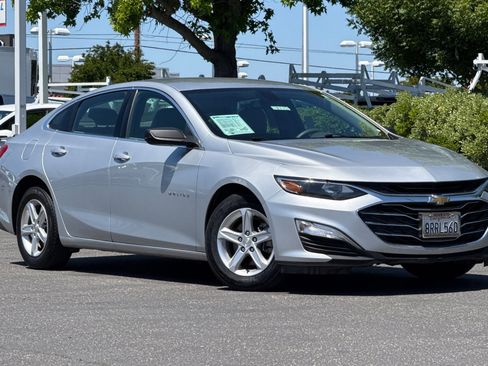 Used 2020 Chevrolet Malibu LS FWD image 2