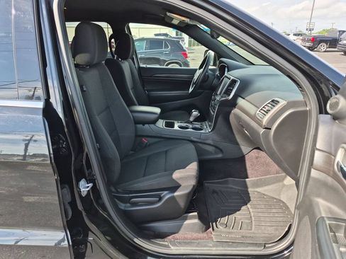 Used 2018 Jeep Grand Cherokee Laredo AWD/4WD image 27