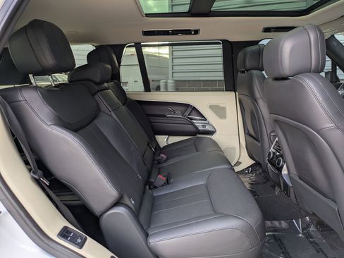 Used 2022 Land Rover Range Rover Long Wheelbase SE image 31