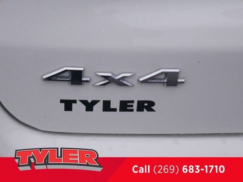 Used 2018 Jeep Compass Latitude w/ Cold Weather Group image 13