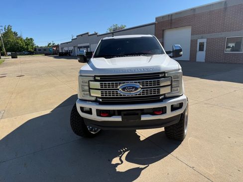 Used 2017 Ford F250 Platinum w/ Platinum Ultimate Package AWD/4WD image 2