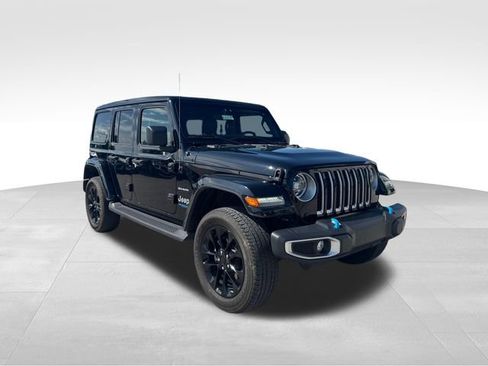 Used 2022 Jeep Wrangler Unlimited Sahara w/ Cold Weather Group AWD/4WD image 3
