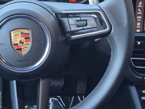 Certified 2025 Porsche Macan image 17