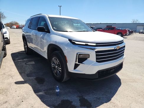 Used 2025 Chevrolet Traverse LT AWD/4WD image 5