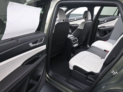 New 2026 Volkswagen Atlas Cross Sport SEL Premium R-Line AWD/4WD image 39