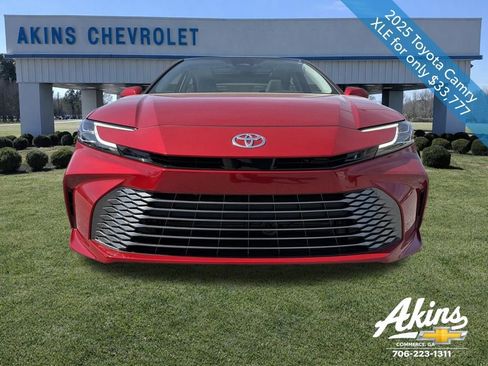 Used 2025 Toyota Camry XLE FWD image 2