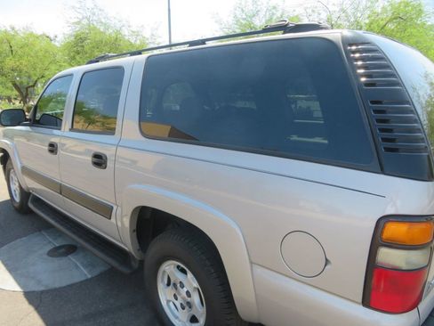 Used 2004 Chevrolet Suburban LS w/ Preferred Equipment Group AWD/4WD image 7