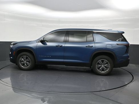 Used 2024 Chevrolet Traverse LS FWD image 2