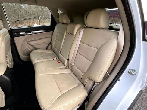 Used 2014 Kia Sorento LX image 19
