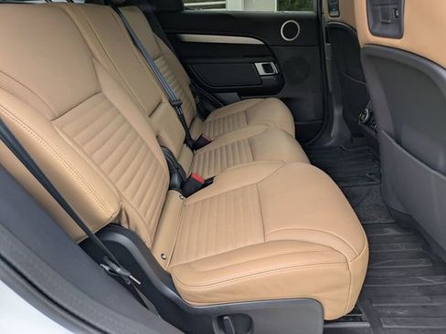 Used 2025 Land Rover Discovery Dynamic SE AWD/4WD image 29