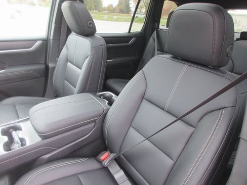 New 2026 GMC Acadia Elevation image 10