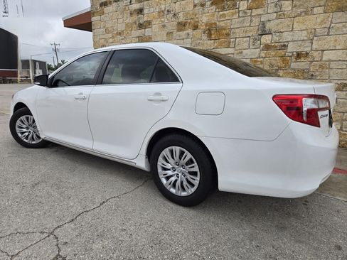 Used 2012 Toyota Camry LE FWD image 3