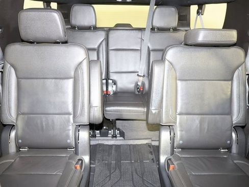 Used 2021 Chevrolet Suburban Z71 image 13