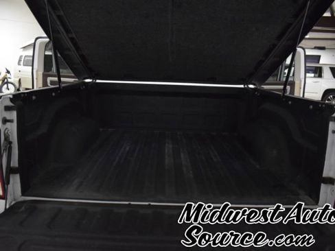 Used 2018 RAM 1500 SLT image 29