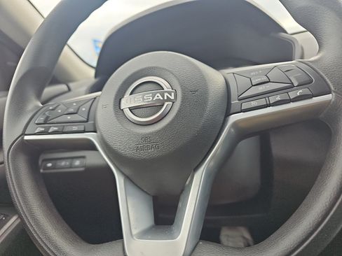 Used 2025 Nissan Altima 2.5 SV FWD image 16