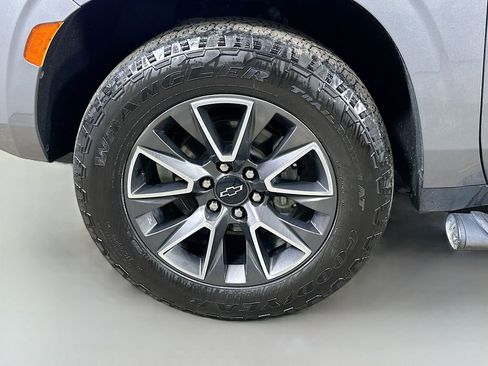 Used 2021 Chevrolet Suburban Z71 w/ Z71 Off-Road Package image 8