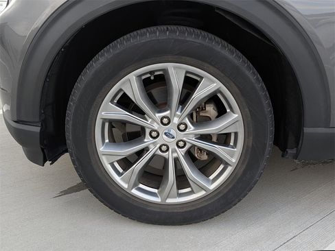 Used 2022 Ford Explorer XLT w/ Equipment Group 202A image 10