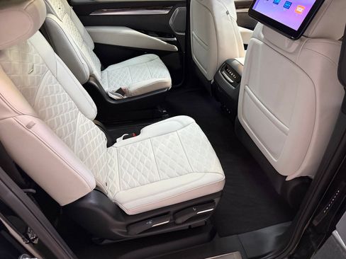 New 2026 Cadillac Escalade ESV Platinum Sport AWD/4WD image 54