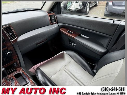 Used 2010 Jeep Grand Cherokee Laredo image 14