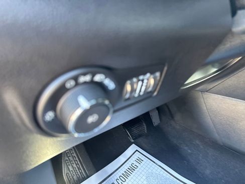 Used 2025 Jeep Compass Latitude w/ Convenience Group AWD/4WD image 30
